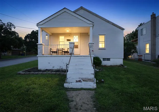 Homes for sale in De Soto, MO | 602 N 5th St, De Soto, MO 63020 | MLS# MIS26043608
