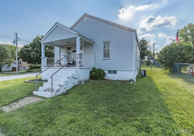 Homes for sale in De Soto, MO | 602 N 5th St, De Soto, MO 63020 | MLS# MIS26043608