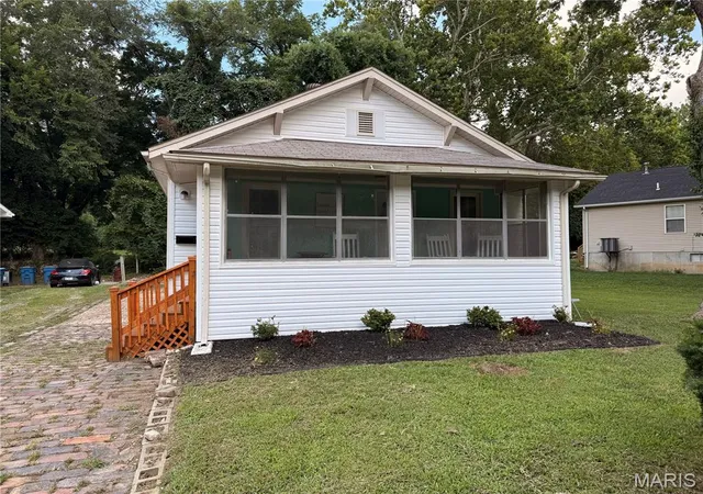 Homes for sale in Alton, IL | 1109 Harrison St, Alton, IL 62002 | MLS# MIS26043609