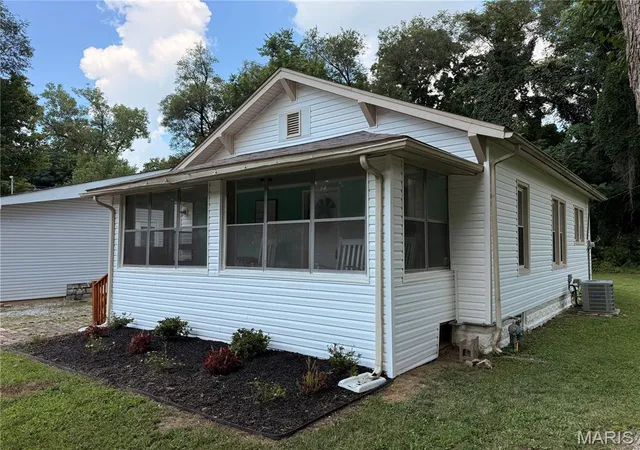 Homes for sale in Alton, IL | 1109 Harrison St, Alton, IL 62002 | MLS# MIS26043609