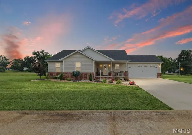 Homes for sale in Okawville, IL | 809 Amber Dr, Okawville, IL 62271 | MLS# MIS26043614