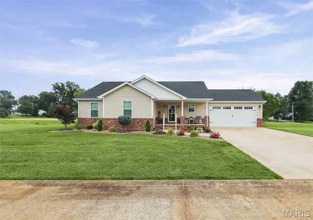 Homes for sale in Okawville, IL | 809 Amber Dr, Okawville, IL 62271 | MLS# MIS26043614