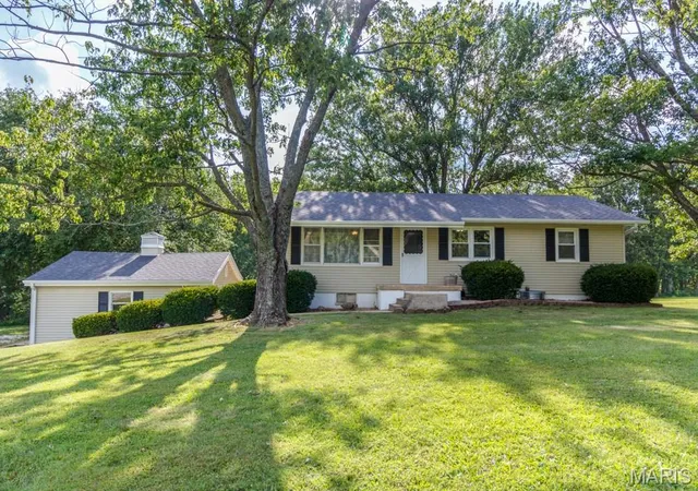 Homes for sale in Lebanon, MO | 30261 Orchard Dr, Lebanon, MO 65536 | MLS# MIS26043617