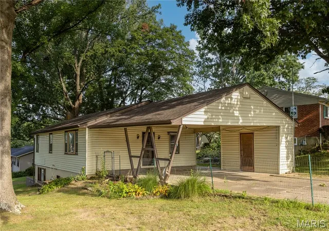 Photo 1 of Sale Pending at 1401 Randol Ave, Cape Girardeau, MO 63701 | MLS# MIS26043618 | Listing updated on 2026-09-08