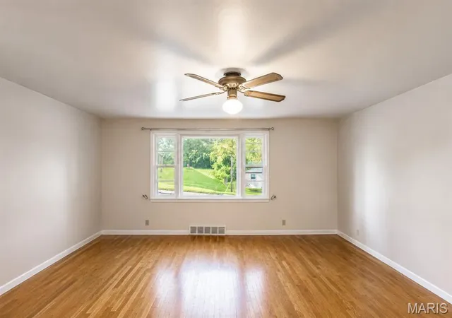 Photo 2 of Sale Pending at 1401 Randol Ave, Cape Girardeau, MO 63701 | MLS# MIS26043618 | Listing updated on 2026-09-08