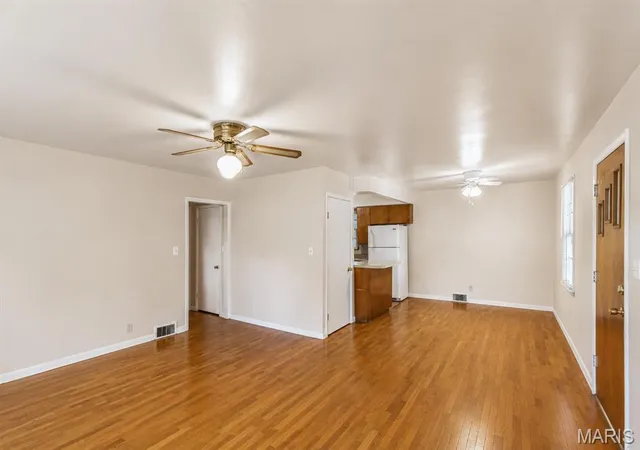 Photo 3 of Sale Pending at 1401 Randol Ave, Cape Girardeau, MO 63701 | MLS# MIS26043618 | Listing updated on 2026-09-08
