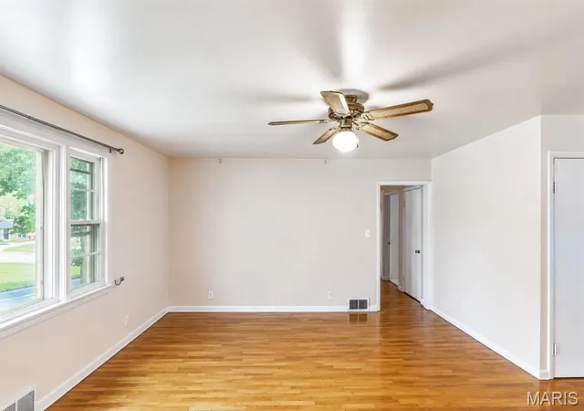 Photo 3 of Sale Pending at 1401 Randol Ave, Cape Girardeau, MO 63701 | MLS# MIS26043618 | Listing updated on 2026-09-08