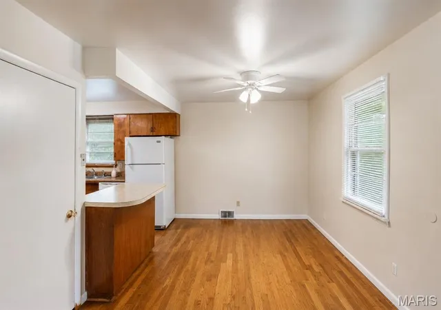 Photo 4 of Sale Pending at 1401 Randol Ave, Cape Girardeau, MO 63701 | MLS# MIS26043618 | Listing updated on 2026-09-08