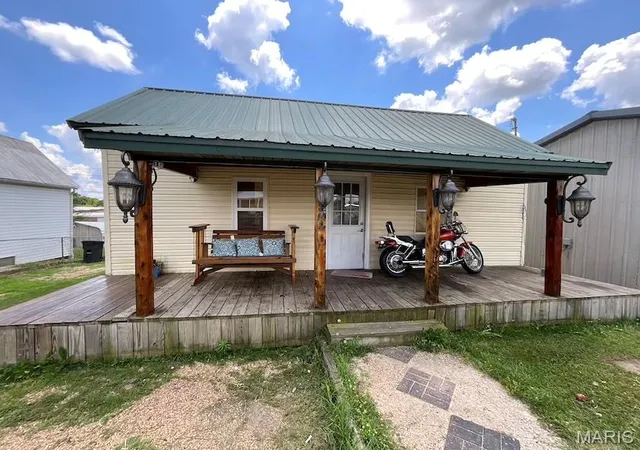 Homes for sale in Mountain View, MO | 107 E 2nd St, Mountain View, MO 65548 | MLS# MIS26043630