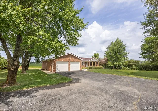 Homes for sale in Red Bud, IL | 9355 State Route 3, Red Bud, IL 62278 | MLS# MIS26043631