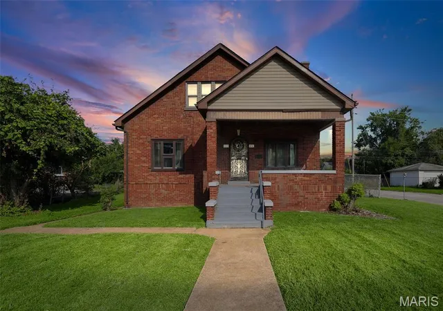 Homes for sale in East Saint Louis, IL | 737 Vogel Pl, East Saint Louis, IL 62205 | MLS# MIS26043632