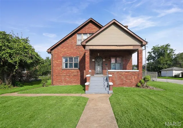 Homes for sale in East Saint Louis, IL | 737 Vogel Pl, East Saint Louis, IL 62205 | MLS# MIS26043632