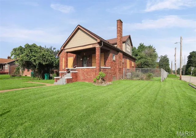 Homes for sale in East Saint Louis, IL | 737 Vogel Pl, East Saint Louis, IL 62205 | MLS# MIS26043632