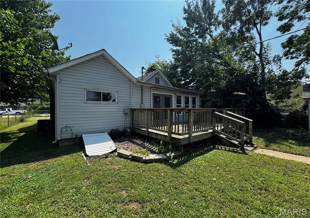 Photo 3 of Single family home for sale at 405 N Desloge Dr, Desloge, MO 63601 | MLS# MIS26043634 | Listing updated on 2026-08-23
