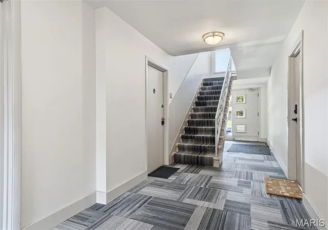 Photo 3 of Condo for sale at 4 Delcrest Ct #104, Saint Louis, MO 63124 | MLS# MIS26043638 | Listing updated on 2026-09-21