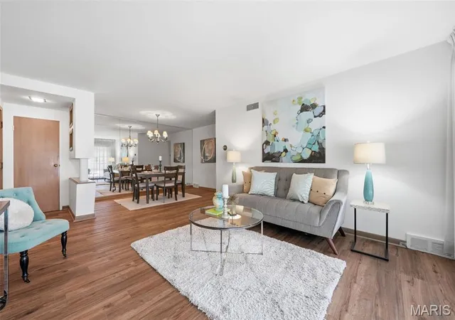 Photo 4 of Condo for sale at 4 Delcrest Ct #104, Saint Louis, MO 63124 | MLS# MIS26043638 | Listing updated on 2026-09-21