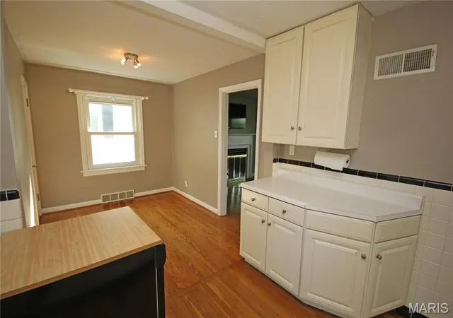 Photo 4 of Sale Pending at 986 Woodbine Dr, Saint Louis, MO 63126 | MLS# MIS26043639 | Listing updated on 2026-08-18
