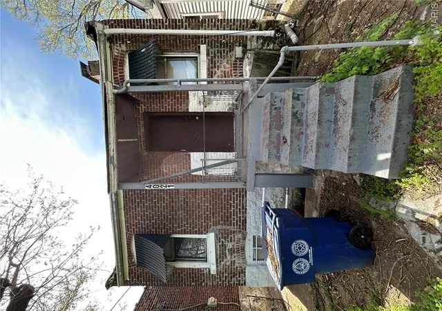 Photo 3 of Sale Pending at 4021 Green Lea Pl, St Louis, MO 63107 | MLS# MIS26043650 | Listing updated on 2026-08-21
