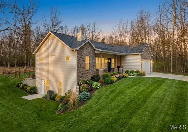 Homes for sale in Winfield, MO | 619 North Ethlyn Road, Winfield, MO 63389 | MLS# MIS26043659