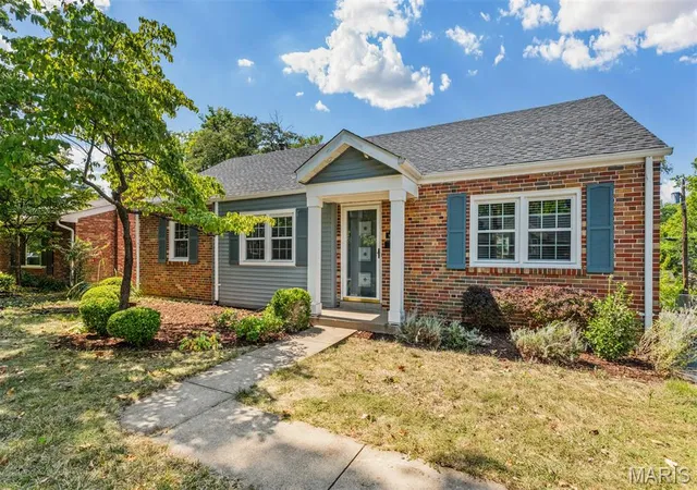 Photo 2 of Sale Pending at 745 W Oak Dr, Saint Louis, MO 63122 | MLS# MIS26043664 | Listing updated on 2026-09-13