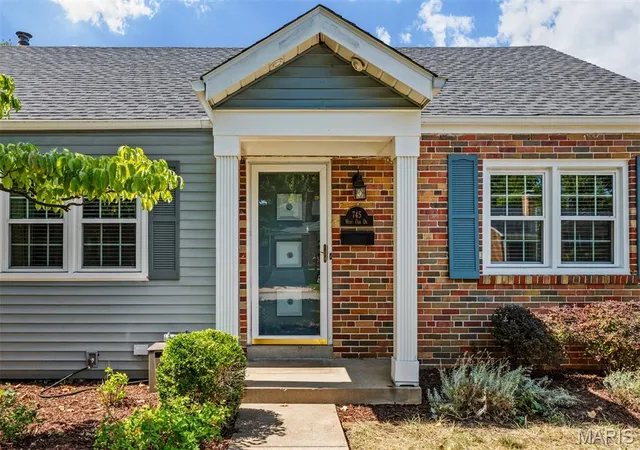 Photo 3 of Sale Pending at 745 W Oak Dr, Saint Louis, MO 63122 | MLS# MIS26043664 | Listing updated on 2026-09-13