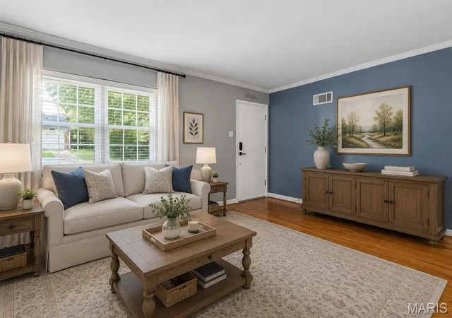Photo 3 of Sale Pending at 745 W Oak Dr, Saint Louis, MO 63122 | MLS# MIS26043664 | Listing updated on 2026-09-13