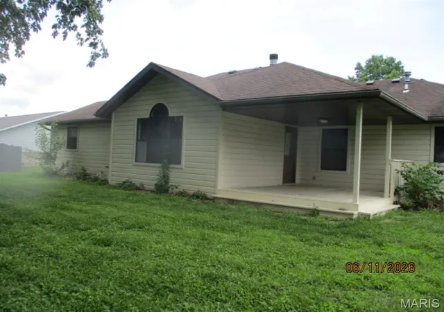 Homes for sale in Belleville, IL | 113 Rose Marie Dr, Belleville, IL 62220 | MLS# MIS26043673