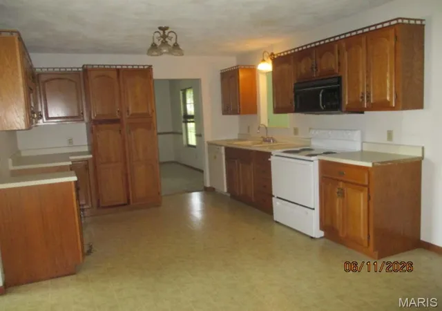 Homes for sale in Belleville, IL | 113 Rose Marie Dr, Belleville, IL 62220 | MLS# MIS26043673