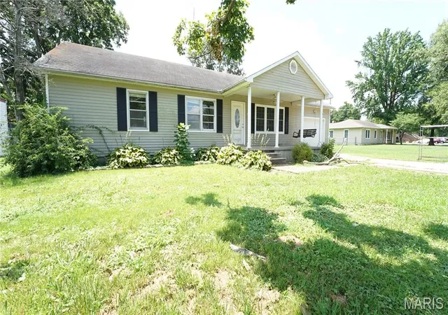 Homes for sale in Dexter, MO | 811 Chautauqua Lane, Dexter, MO 63841 | MLS# MIS26043680