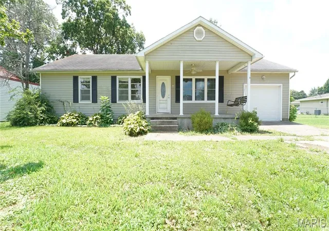 Homes for sale in Dexter, MO | 811 Chautauqua Lane, Dexter, MO 63841 | MLS# MIS26043680