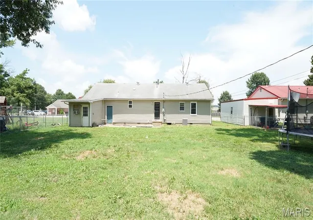 Homes for sale in Dexter, MO | 811 Chautauqua Lane, Dexter, MO 63841 | MLS# MIS26043680