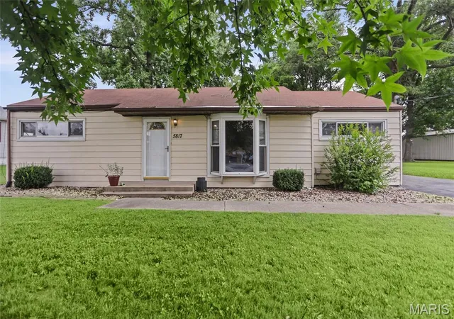 Photo 1 of Single family home for sale at 5817 Memory Ln, Belleville, IL 62226 | MLS# MIS26043682 | Listing updated on 2026-09-14