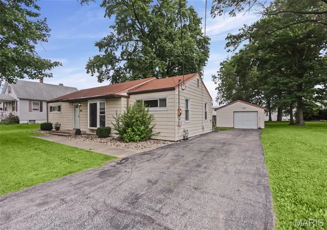 Photo 2 of Single family home for sale at 5817 Memory Ln, Belleville, IL 62226 | MLS# MIS26043682 | Listing updated on 2026-09-14