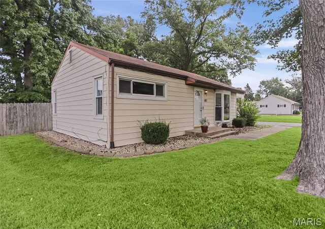 Photo 3 of Single family home for sale at 5817 Memory Ln, Belleville, IL 62226 | MLS# MIS26043682 | Listing updated on 2026-09-14