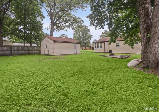 Photo 4 of Single family home for sale at 5817 Memory Ln, Belleville, IL 62226 | MLS# MIS26043682 | Listing updated on 2026-09-14