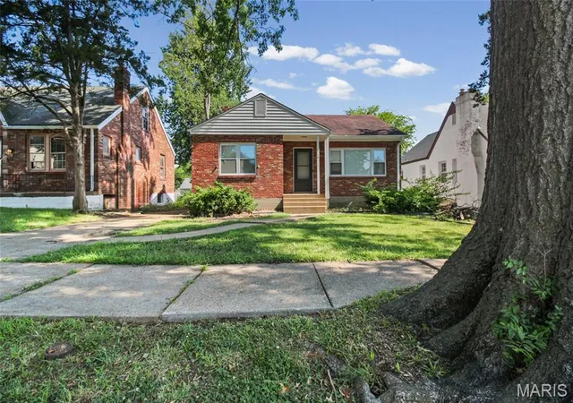 Homes for sale in University City, MO | 6949 Melrose Ave Ave, University City, MO 63130 | MLS# MIS26043684