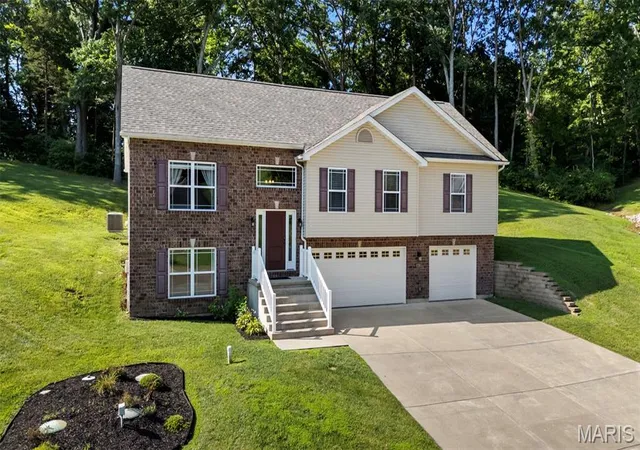 2nd image of 120 Willow Br, Hillsboro, MO 63050 | MLS# MIS26043687