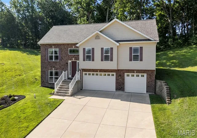 3rd image of 120 Willow Br, Hillsboro, MO 63050 | MLS# MIS26043687