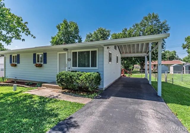 3rd image of 1217 Clearview Dr, Saint Charles, MO 63303 | MLS# MIS26043690