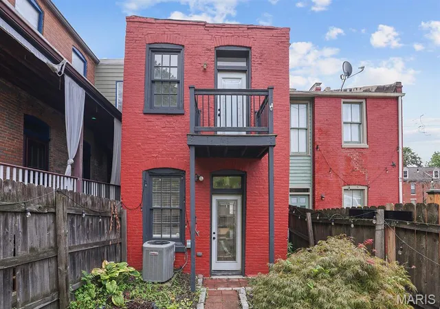 Photo 3 of Single family home for sale at 1927 S 9Th St, Saint Louis, MO 63104 | MLS# MIS26043701 | Listing updated on 2026-09-20