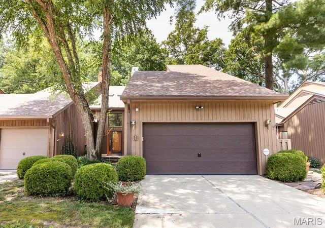 Photo 1 of Condo for sale at 2 Tanewood Ct, Belleville, IL 62223 | MLS# MIS26043704 | Listing updated on 2026-08-09
