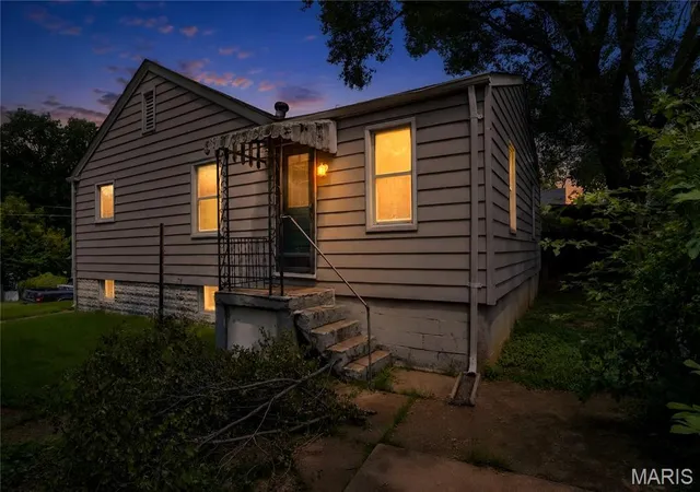 Photo 1 of Single family home for sale at 2142 Penfield Ave, Saint Louis, MO 63114 | MLS# MIS26043712 | Listing updated on 2026-10-26