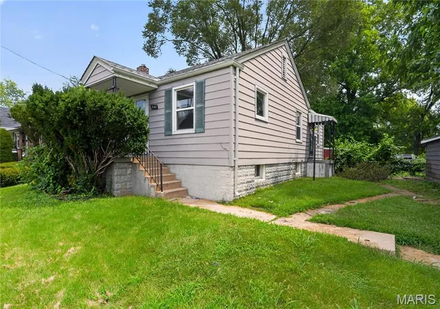 Photo 2 of Single family home for sale at 2142 Penfield Ave, Saint Louis, MO 63114 | MLS# MIS26043712 | Listing updated on 2026-10-26