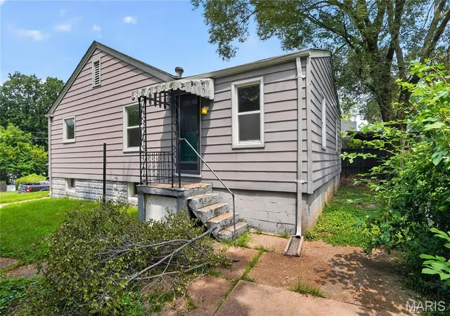 Single family home for sale at 2142 Penfield Ave, Saint Louis, MO 63114 | MLS# MIS26043712