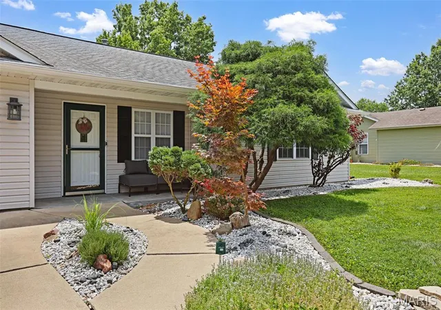 Homes for sale in Edwardsville, IL | 1092 Barbados Dr, Edwardsville, IL 62025 | MLS# MIS26043720