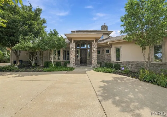 Single family home for sale at 12864 Willow Pond Ct, Saint Louis, MO 63131 | MLS# MIS26043721