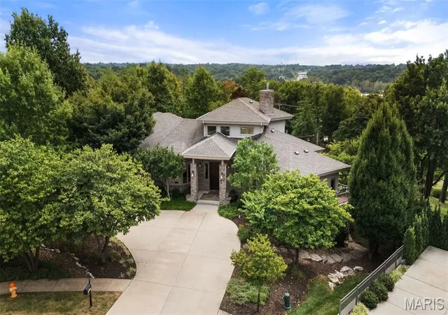 Photo 2 of Single family home for sale at 12864 Willow Pond Ct, Saint Louis, MO 63131 | MLS# MIS26043721 | Listing updated on 2026-09-21