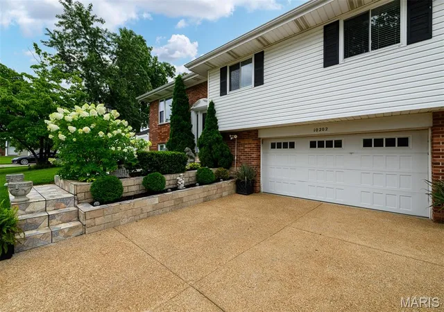 Photo 1 of Single family home for sale at 10202 Jubil Dr, Saint Louis, MO 63123 | MLS# MIS26043724 | Listing updated on 2026-09-21