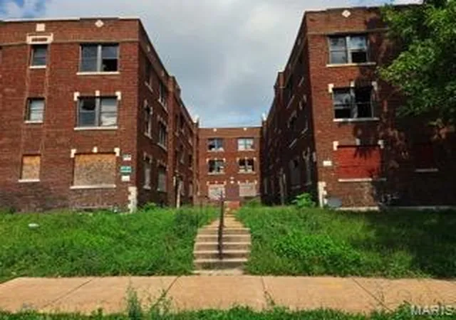 2nd image of 2811 N Kingshighway Blvd, Saint Louis, MO 63115 | MLS# MIS26043740