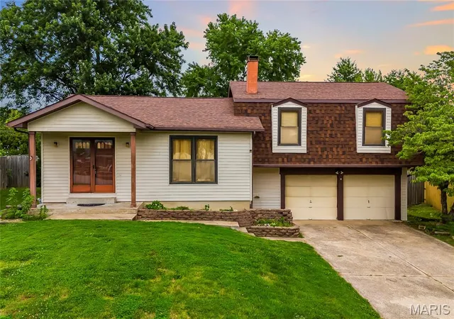 1st image of 5 Tudor Sq, Saint Peters, MO 63376 | MLS# MIS26043742